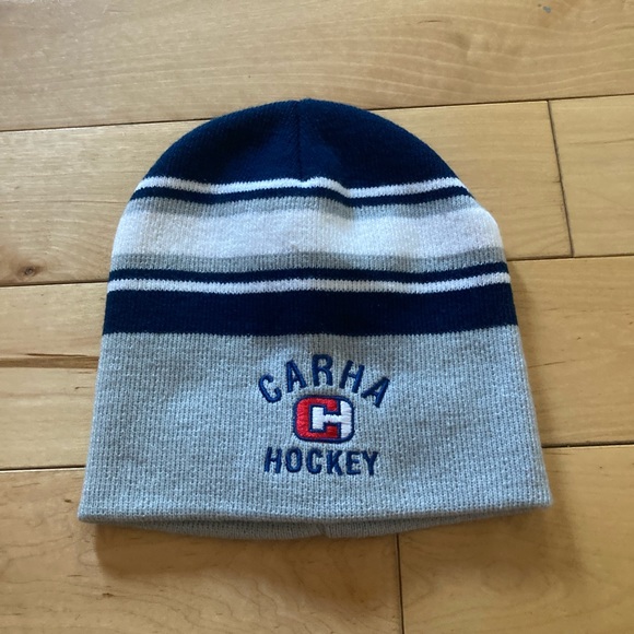 Winter toque - leafs colours - Picture 1 of 2
